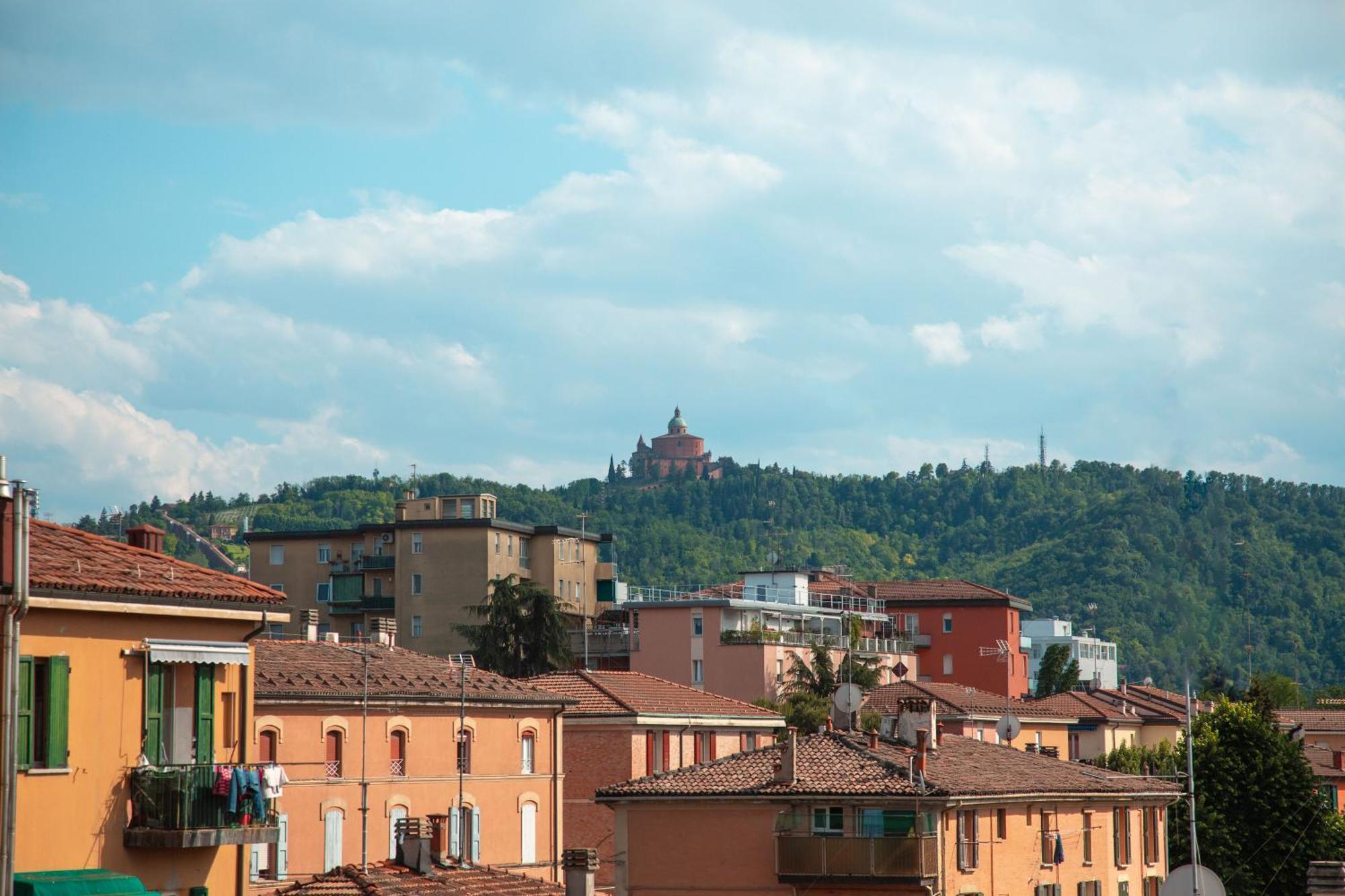 Appartamento Accogliente Con Vista San Luca Bologna Exteriör bild